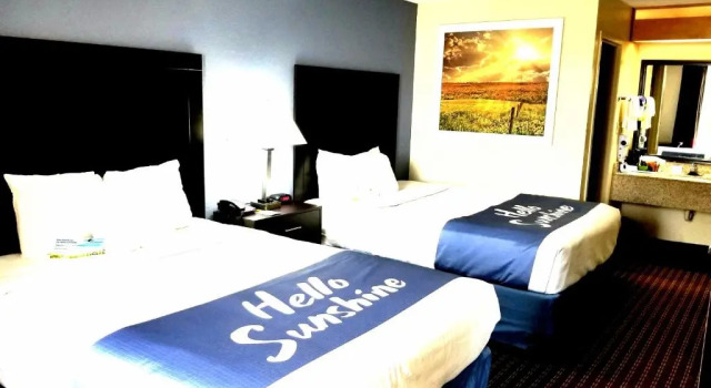 Четырёхместный номер Standard Days Inn by Wyndham Easley West Of Greenville/Clemson Area