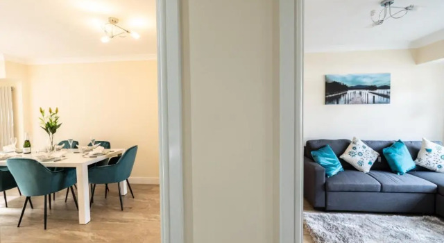 Коттедж Central Windsor Stunning 4 Bedroom Spacious Modern House