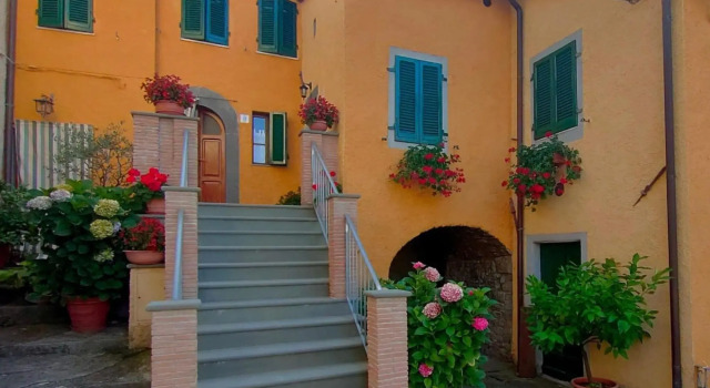 Cheerful holiday home in Poggio with private garden