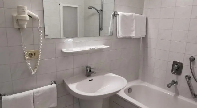 Трёхместный номер Standard Hotel Adria