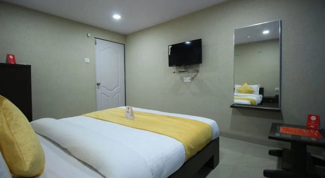 OYO 8692 Hotel Vibrant Regency