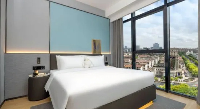 Люкс Country Inn & Suites by Radisson Hotel (Suzhou Zhangjiagang Jiyang Lake Mambat Plaza)