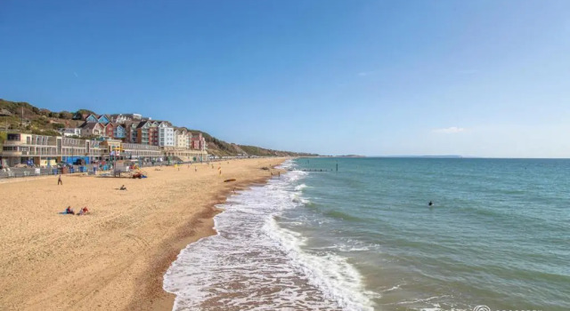 Апартаменты Elegant 2bed Apt- Bmouth Beach Front with Parking