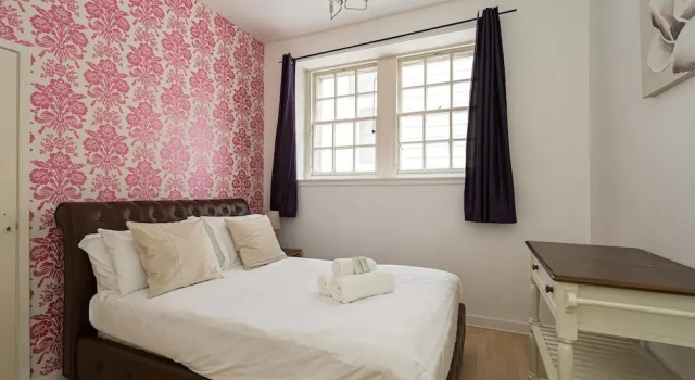 Stunning Royal Mile Old Town Apartment