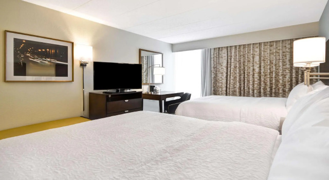 Четырёхместный номер Standard Hampton Inn Chicago-Naperville