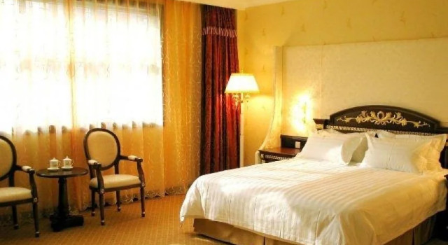Huazhong Holiday Hotel