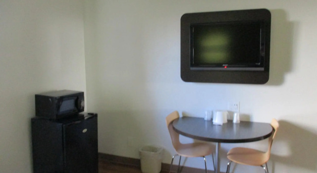 Четырёхместный номер Standard Motel 6 Canoga Park, CA