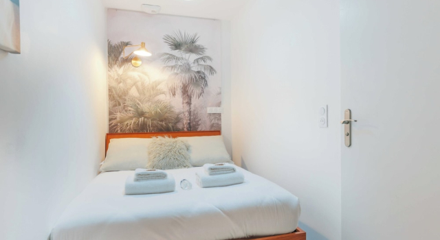 Апартаменты Serene Break With Terrace on the Outskirts of Paris