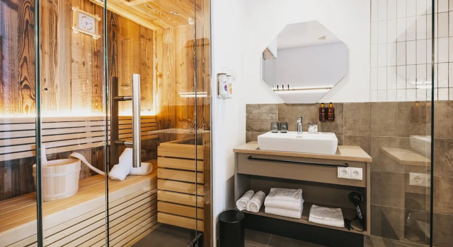 Двухместный номер Superior с балконом Nikolaus by AvenidA Panoramic Wellness Suites