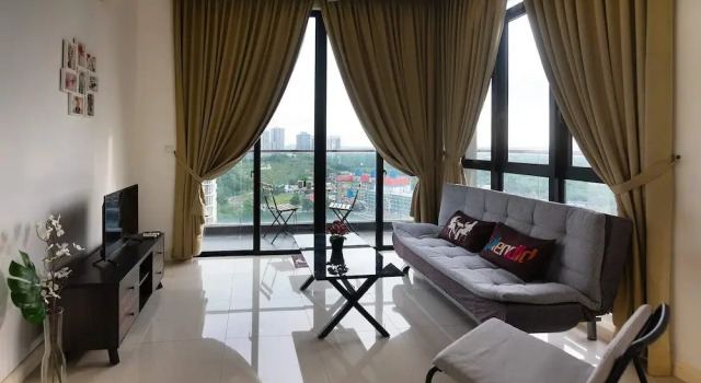 Lux Dpristine 3BR Home w Views, 5mins to Legoland, Varaa Hotelli Hotellit Johor pysäköinnillä, Pysäköinti
