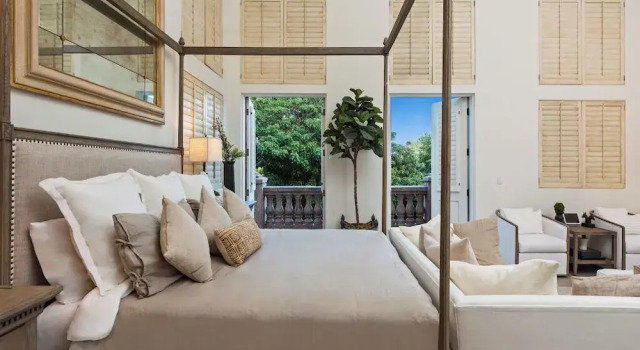 Carolwood - Modern Tuscan Villa With Rolling Lawns and Loggia in Holmby Hills, Забронировать Вилла Отели Лос-Анджелеса 4 звезды, 4*