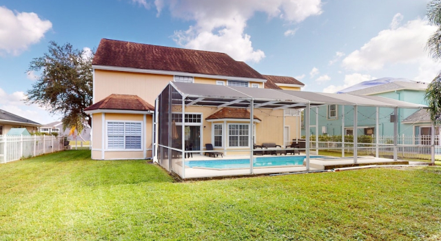 Easy-to-reach Home With Private Screened Pool, Lanai, & AC - Snowbird-friendly