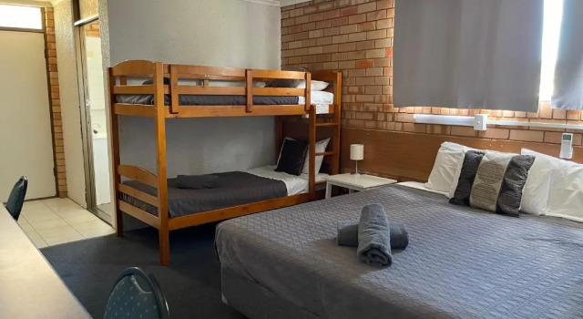 Семейный номер Standard Abajaz Motor Inn - Pool and short walk to Town