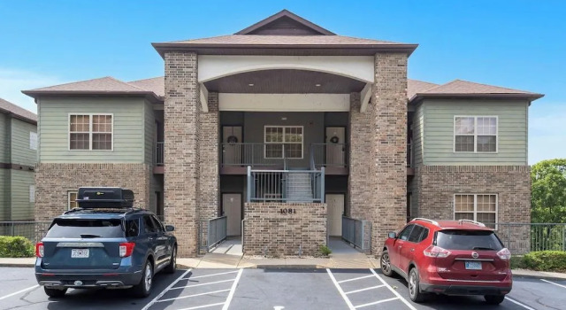 T Time Getaway - Overlooking Golf Views!
