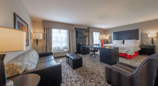 Люкс Hampton Inn & Suites DuPont