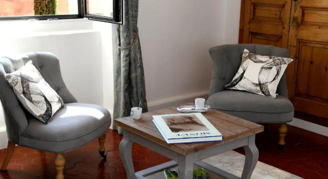Bastide des Demoiselles, Rezerwuj Bed and Breakfast Roussillon Luberon