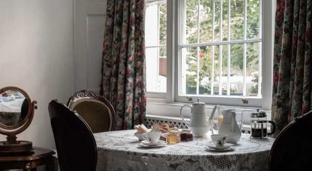 Dawson Place, Juliettes Bed and Breakfast, Забронировать Гостевой дом Кенсингтон и Челси Лондон, рядом с Рынок Acklam Village