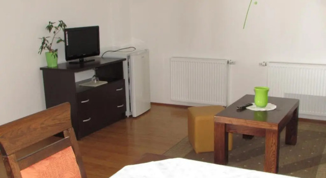 Suites Slavonija, Rezerwuj Hotel Hotele w Bjelovar-Bilogora County z parkingiem, Parking