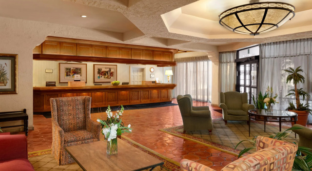 Embassy Suites Kansas City Plaza, Đặt Khách sạn Kansas City (Missouri) 