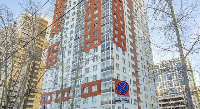 DreamHouse на улице Старых Большевиков, Забронировать Отель Отели Городского округа Екатеринбурга - Северный управленческий округ с парковкой, Парковка