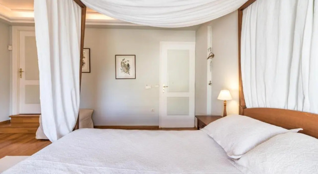 4 bdr Villa with Private Pool in Glyfada