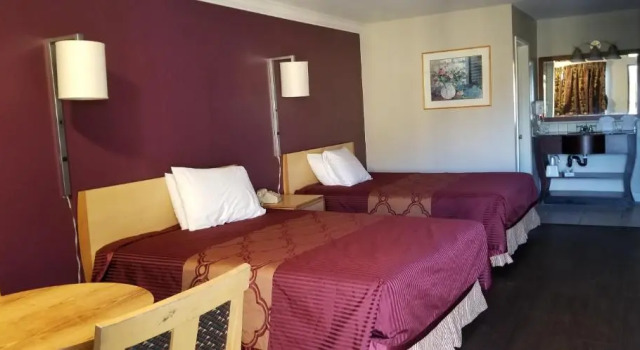 Четырёхместный номер Standard Fullerton Inn