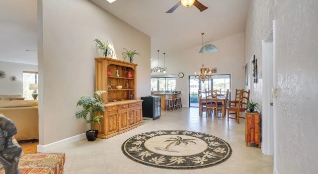 Private Dock: Canalfront Home in Cape Coral, Забронировать Дом для отпуска Виллы Кейп-Корал, Вилла
