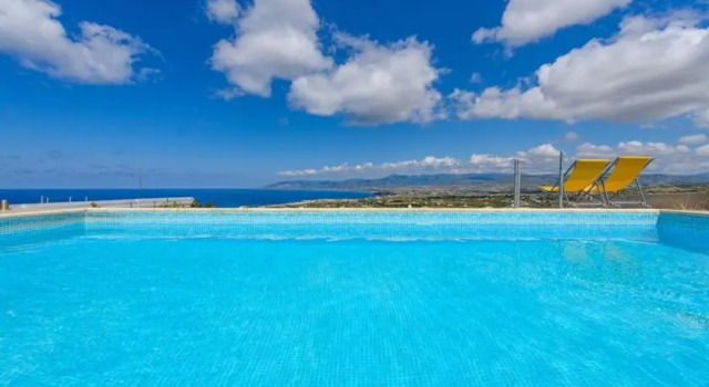 Villa Tavrou Dyo - Luxury 3 Bedroom Latchi Villa With Private Pool - Stunning Sea Views, Prenota Villa Hotel a Neo Chorio con parcheggio, Parcheggio