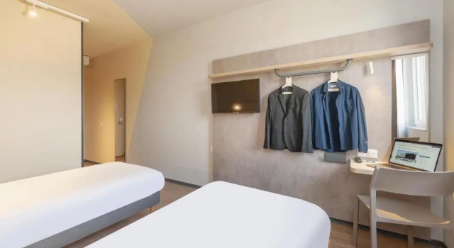 Трёхместный семейный номер Standard Hotel ibis Mont De Marsan