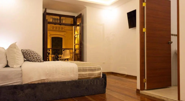 Полулюкс Suites Experience by Hotel David