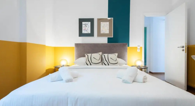 Spacious High-ceiling 2BR by Acropolis Museum