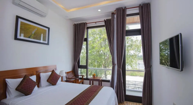 Двухместный семейный номер Standard с балконом Hoi An Sun Lake Villa