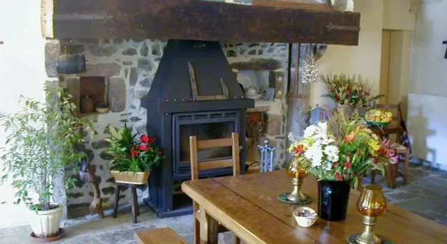 Auberge Du Ripailleur, Prenota Ostello Dore-l'Église Puy-de-Dôme