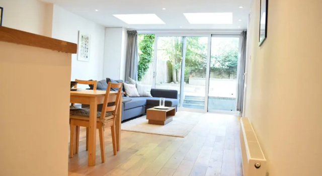 Spacious 2 Bedroom Apartment in South London, Varaa Huoneisto Asunnot kohteessa Merseyside, Huoneisto