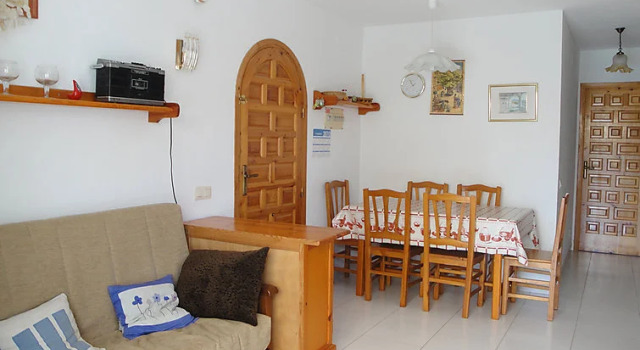 Holiday home Mont-roig del Camp 1, Varaa Lomakoti Hotellit Tarragonès uima-altaalla, Uima-allas