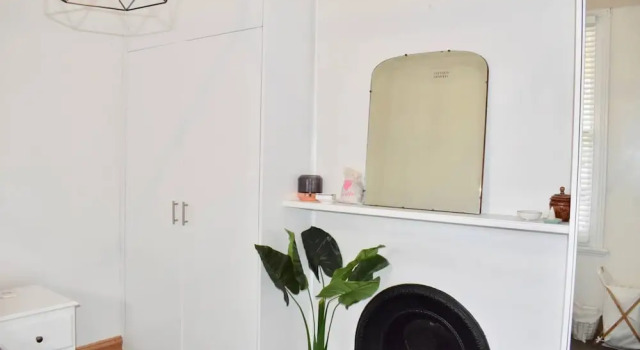 Charming Terrace House on Tree Lined Street, Varaa Hotelli South Yarra 