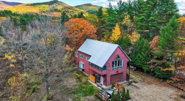 Коттедж White Mountains Home w/ Hot Tub - Walk to Town!