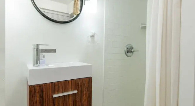 Коттедж Honey Suite - Luxury Bed - Peaceful and Quiet Central D.C.