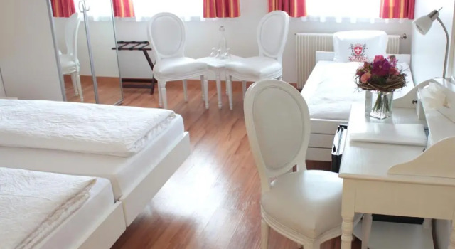 Трёхместный номер Hotel Weisses Kreuz