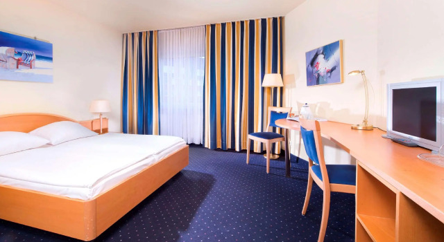Двухместный номер Standard Tryp by Wyndham Luebeck Aquamarin