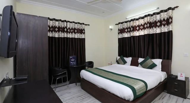 OYO 11606 Hotel K R Group