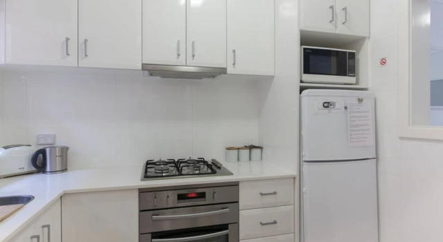Malcolm Street Apartments, Забронировать Апартаменты/квартира Отели Перта с парковкой, рядом с Военный мемориал Kings Park, Парковка