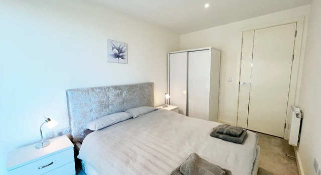 2-bed in Woolwich Riverside With Cinema And Pool, Boek Appartement Hotels in Merseyside met zwembad, Zwembad