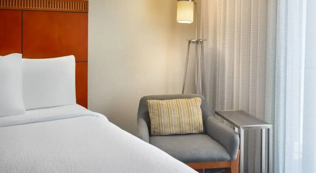 Двухместный люкс Courtyard by Marriott Atlanta Airport South/Sullivan Road