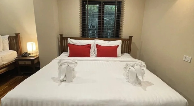 Трёхместный номер Standard с балконом Yotaka Boutique Hotel Bangkok