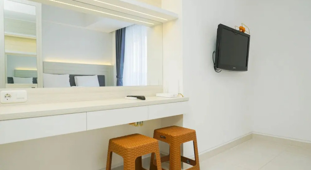 Relax and Comfy with Pool View @ Studio West Vista Apartment, Book Apartment Jakarta Jakarta Province