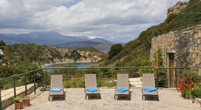 Вилла с 2 комнатами с видом на залив One bedroom villa with private seawater pool Just 150 meters from the sea