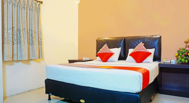 Номер Deluxe RedDoorz Plus at Grand Populer Hotel Makassar