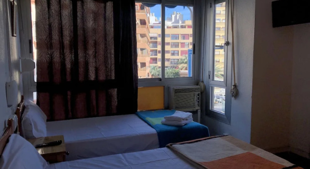 LÀtic Rooms, Забронировать Отель Отели Аликанте с парковкой, рядом с Arniches Theater, Парковка
