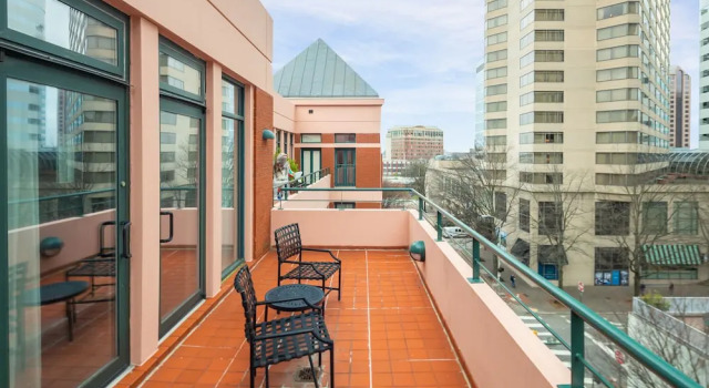 Standard Vierer Zimmer mit Balkon und mit Stadtblick The Berkeley Hotel